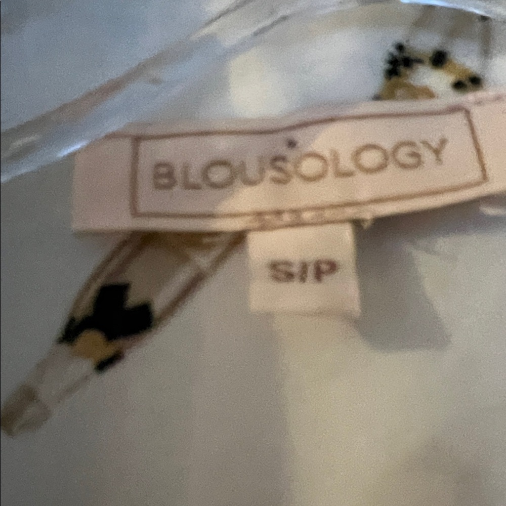 4/$20 Blousology White Top with wine bottle Design - Picture 2 of 4